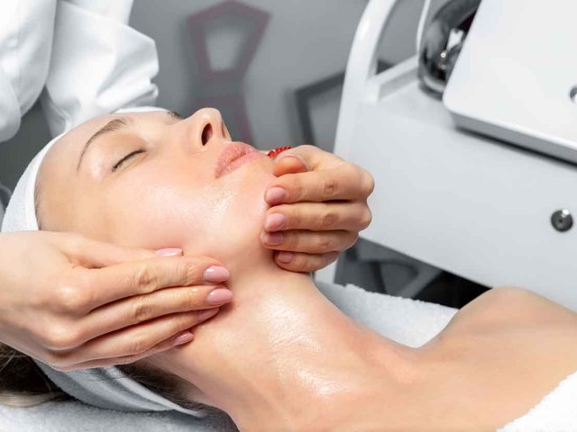 Çene İmplantı Neden Yaptırılır? Yöntemler ve İyileşme Süreci