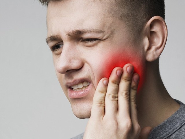 How is the Treatment of a Cheekbone Fracture Performed?