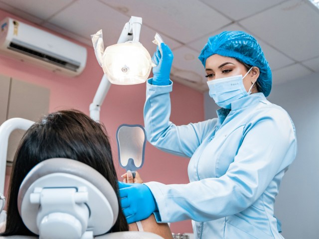 Implantes Dentales en Turquía: Tu Guía Completa