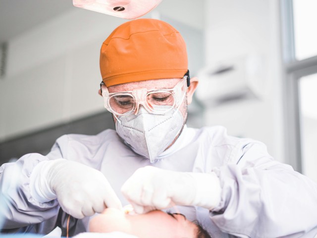 Zigoma Bölgesinde Kemik Ağrısı Neyin Habercisi Olabilir?